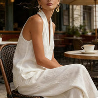 Ensemble en lin blanc texturé : haut col V sans manches et pantalon fluide.