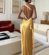 Robe élégante jaune satin, dos nu à bretelles croisées et fentes latérales
