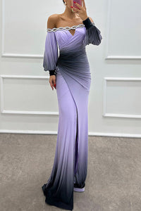 Robe longue de soirée violet clair, épaules nues, manches bouffantes, drapé et fente