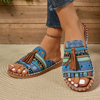 Sandales orthopédiques bleues à dessus patchwork coloré, pompons et brides tressées