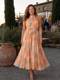 Robe midi dos nu sans manches, voile léger imprimé pêche et bleu, jupe ample