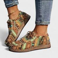 Chaussures orthopédiques Seryphina™ à lacets, imprimé patchwork vert et marron.