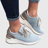 Baskets orthopédiques Maddie™ bleu clair, dessus perforé, lacets, patte talon, semelle épaisse