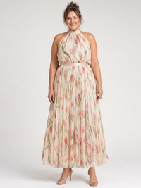 Robe midi imprimé floral rose et vert, encolure haute, ceinture ajustée, sans manches.
