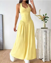 Robe longue jaune à bretelles fines, décolleté en V, jupe ample froncée à la taille
