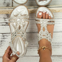 Sandales bohèmes argentées à strass, bride large avec motif bijou, bout ouvert