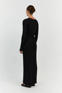 Robe midi en maille côtelée noire, dos avec ceinture à la taille, vue de dos.