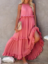 Robe longue dos nu rose fuchsia, volants étagés au buste et à la jupe, matière fluide