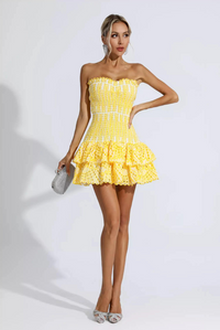 Mini-robe jaune à volants smockée sans bretelles, tenue courte évasée