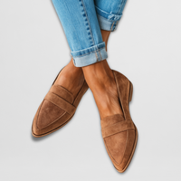 Mocassins en daim kaki, empiècement à bride, bout en amande et semelle gomme