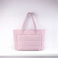 Cabas matelassé rose, poignées renforcées, poches extérieures, fermeture zippée