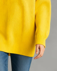 Pull jaune en maille côtelée, manches longues et bordure en bas