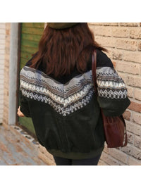 Veste à col sherpa, dos et manches vert sombre, empiècement à motifs noir et blanc