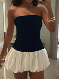Robe bustier noir avec jupe blanche bouffante à volants