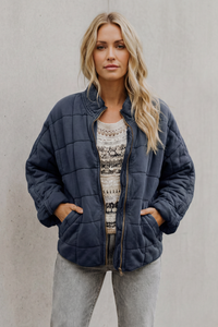 Veste matelassée zippée col montant bleu foncé, zip central et poches sur les côtés