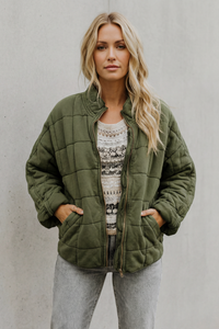 Veste matelassée verte zippée, poches, ourlet élastique et col montant