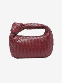 Sac à anse mini tressé rouge cerise, tressage en losanges, anse supérieure courte.