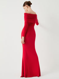 Robe longue rouge à épaules dénudées, tulle superposé froncé, silhouette fluide