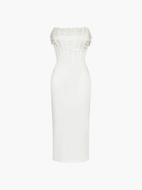 Robe mi-longue satin blanc cassé, bustier à franges et laçage décoratif