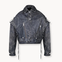 Veste en cuir noire rétro, devant boutonné, ceinture, deux poches zippées