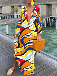 Robe longue à col en V multicolore à motif ondes, manches longues et coupe ample.