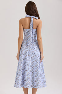 Robe midi blanche à fleurs bleues, dos nu noué, silhouette évasée