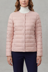 Veste matelassée légère rose poudré à boutons, manches longues, matelassage horizontal.