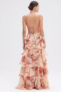 Robe à volants longue, dos nu avec laçage fin, imprimé orange et écru.