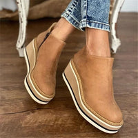 Bottes beiges à tige courte, semelle compensée à bandes blanches et brunes