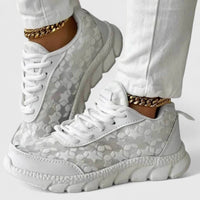 Baskets confortables blanches à motif, lacets blancs et semelle épaisse
