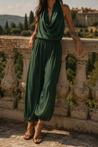Ensemble fluide vert sans manches à col drapé et pantalon ample