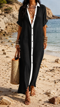 Robe longue noire boutonnée, encolure V, manches courtes, coupe fluide, fente latérale.