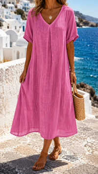 Robe ample rose, encolure en V, manches courtes, texture légère et froissée.