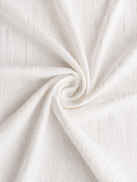 Tissu blanc texturé, effet gaufré léger, surface à relief discret