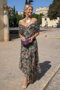 Robe longue imprimé floral, épaules torsadées, décolleté cœur, jupe fluide en voile