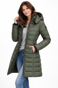 Doudoune longue vert foncé à capuche, zip frontal, poches latérales, matelassage