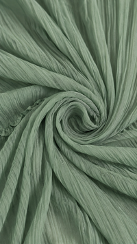 Tissu léger vert à plis ondulés, matière fluide