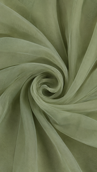 Tissu de robe vert olive en voile froissé, texture légère et plissée