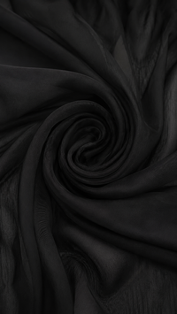 Tissu de robe noir translucide, texture légère et fluide, gros plan