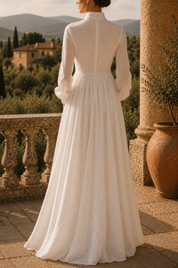 Robe longue blanche vue dos, manches longues, pli froncé à la taille