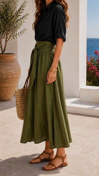 Ensemble chemise noire manches retroussées et jupe longue vert olive, nouée