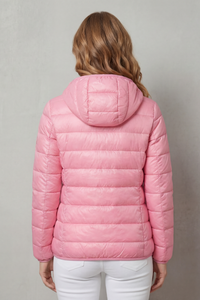 Manteau de pluie imperméable matelassé rose, vue de dos avec capuche