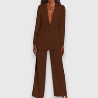 Ensemble tailleur marron : veste à col V et pantalon large fluide
