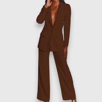 Ensemble tailleur marron : veste blazer à revers et pantalon large assorti