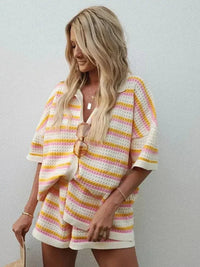 Ensemble d’été deux pièces rayé multicolore : chemise boutonnée et short