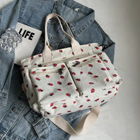 Sac cabas beige imprimé cerises rouges, grand compartiment à fermetures zippées