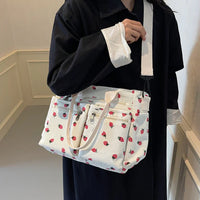 Sac cabas beige à imprimé cerises rouges, poches zippées et bandoulière réglable