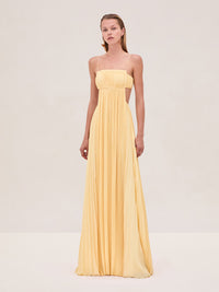 Robe longue fluide trapèze jonquille à bretelles fines, bustier plissé, taille élastique.