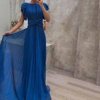 Robe longue de soirée bleu roi plissée, manches volantées, ceinture nouée