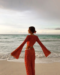 Ensemble orange à motifs géométriques : haut court à manches longues et pantalon ajusté